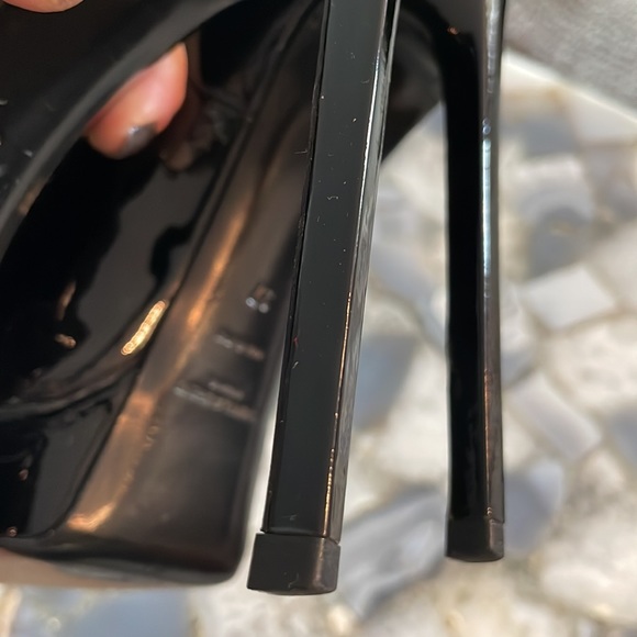 Saint Laurent Patent Pumps in EXCELLENT CONDITION! - Picture 3 of 12